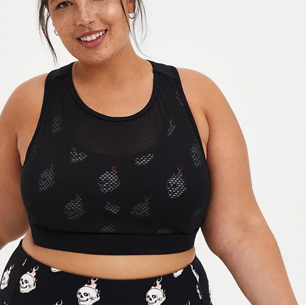 Nwt torrid flaming skulls activewear sports bra. Size 1x (14-16)